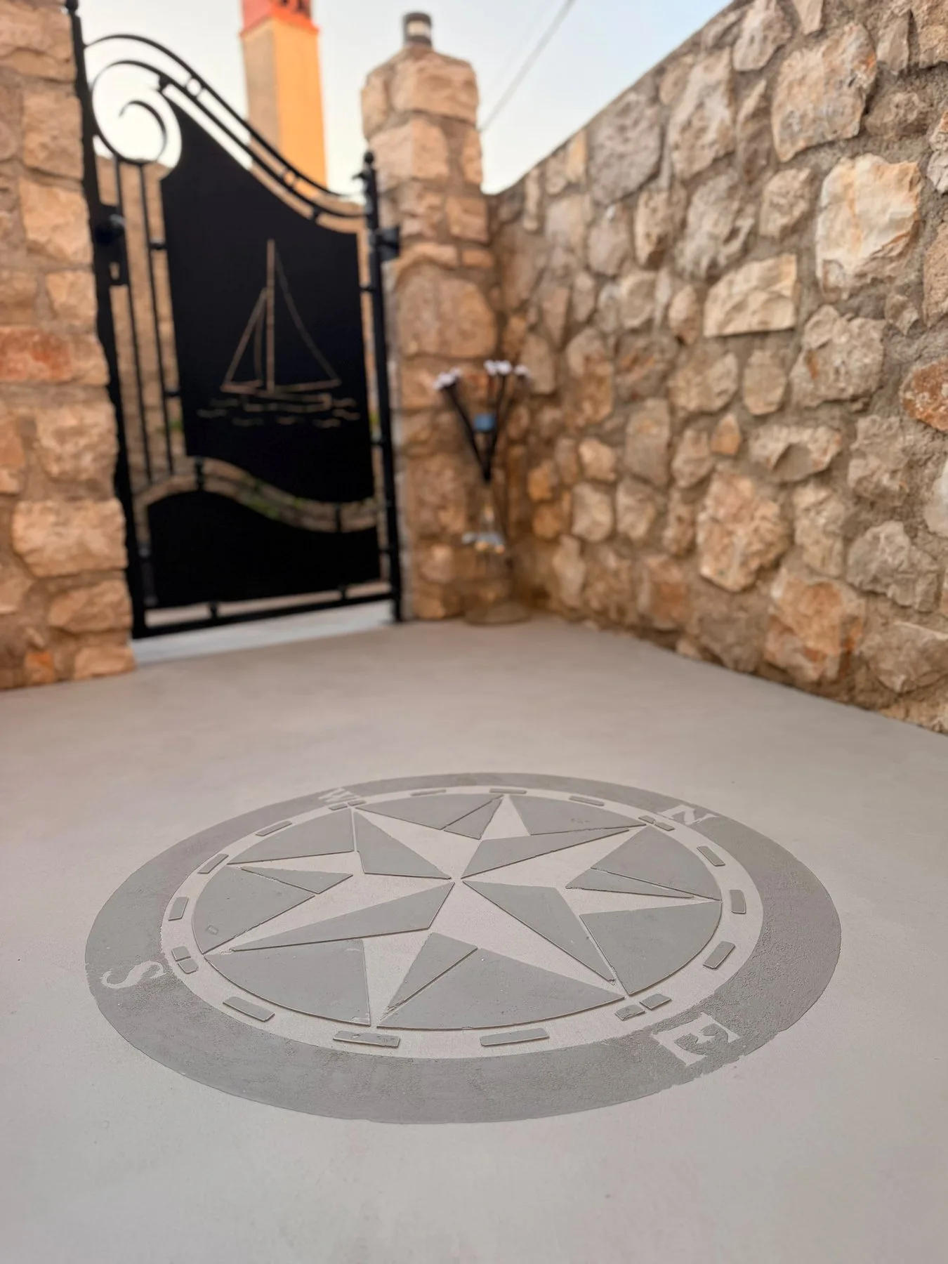Terase, dvorišča in bazeni — mikrocement, izvedba Medusa Design