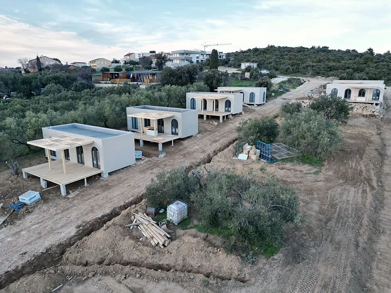 Mobilne hišice Mediterra Residences na lokaciji ob morju v Pakoštanih